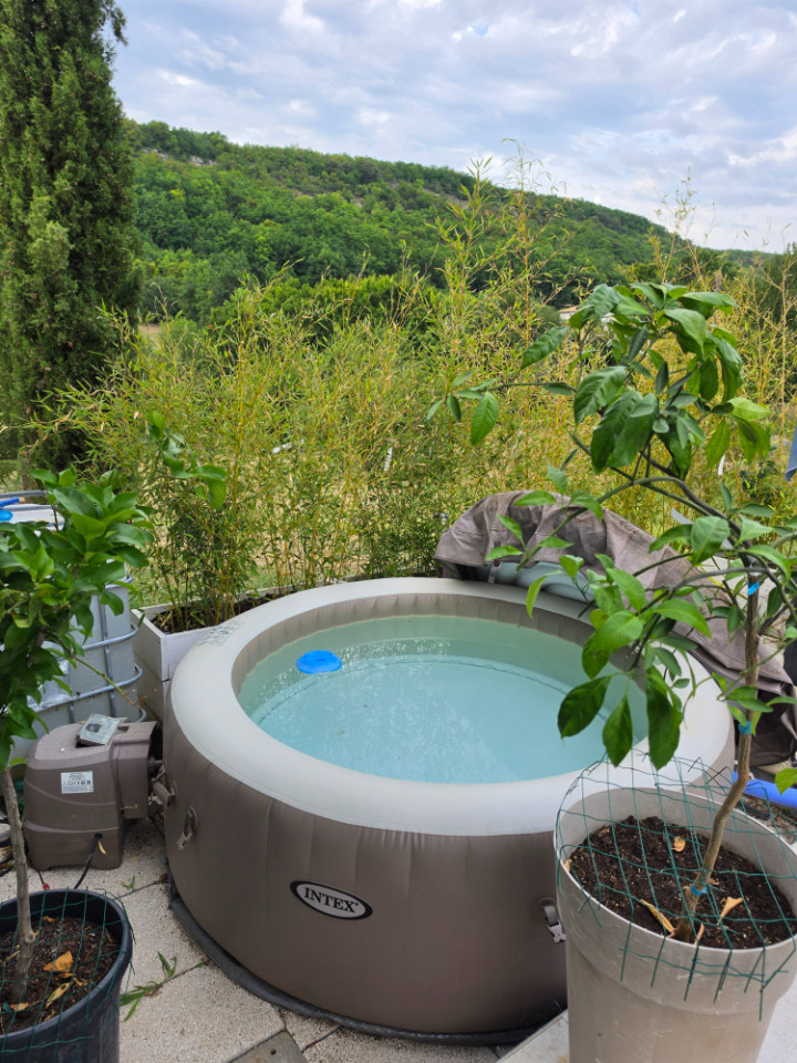 se détendre au jacuzzi