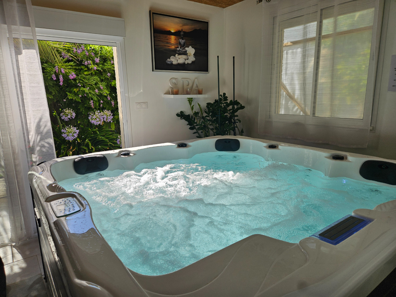 Jacuzzi en dur en intérieur 5 places