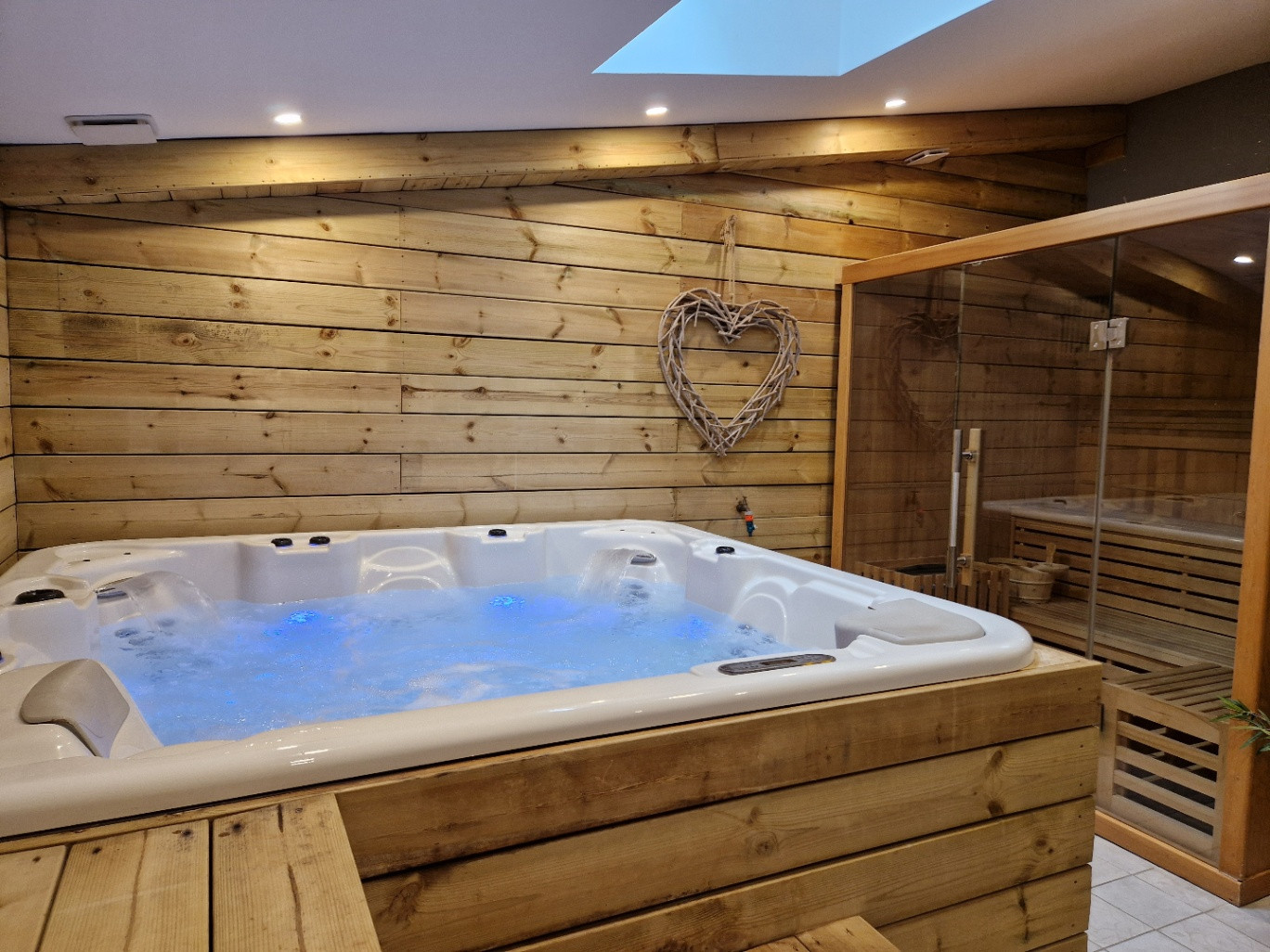 Espace détente privatif (jacuzzi et sauna)