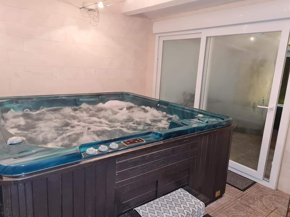 Grand jacuzzi