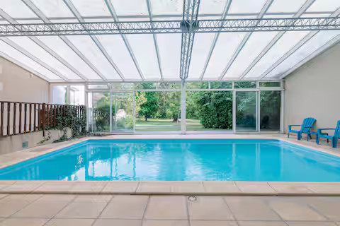 Piscine intérieure chauffée