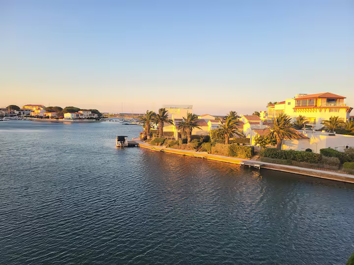 vue panoramique sur la lagune et la mer au calme