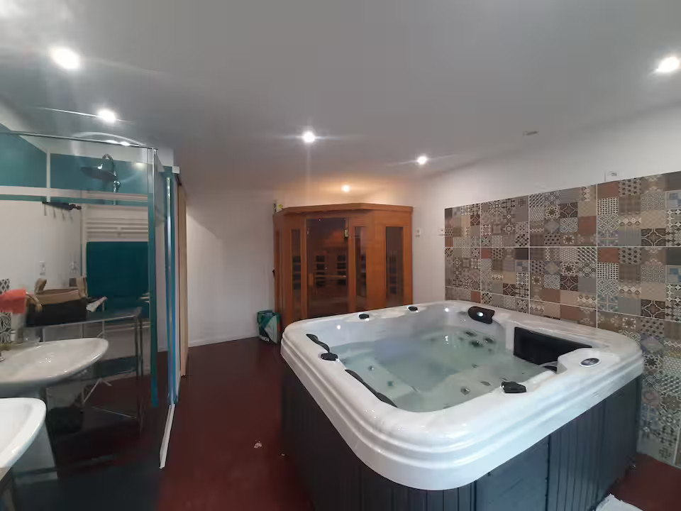 Spa avec jacuzzi & sauna