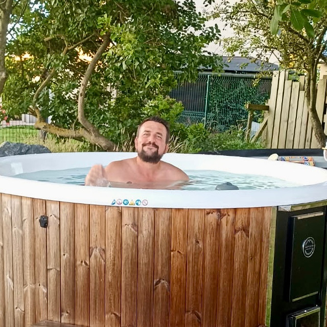 Parenthèse Bien-être : Le Bain Nordique (jacuzzi au Feu de Bois)