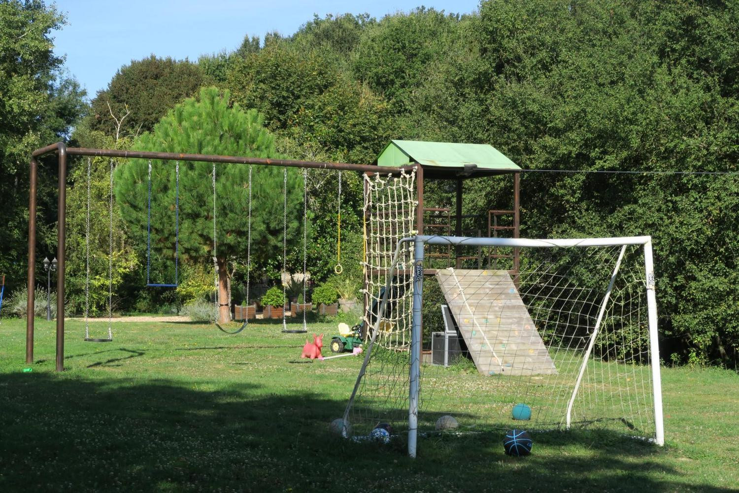 Toboggan et balançoires