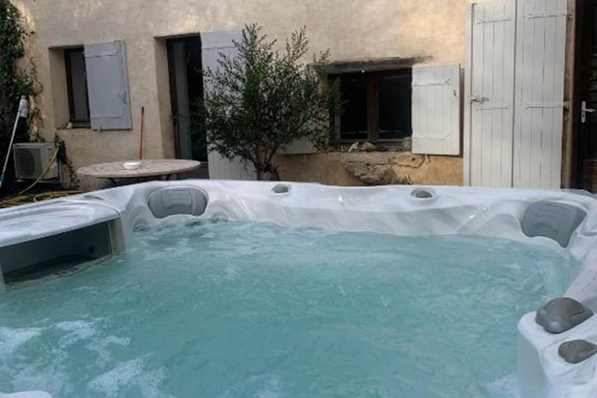 Jacuzzi 8 places