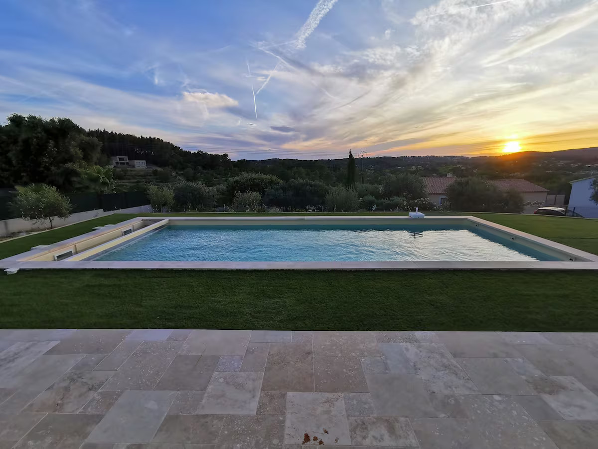 Piscine avec vue
