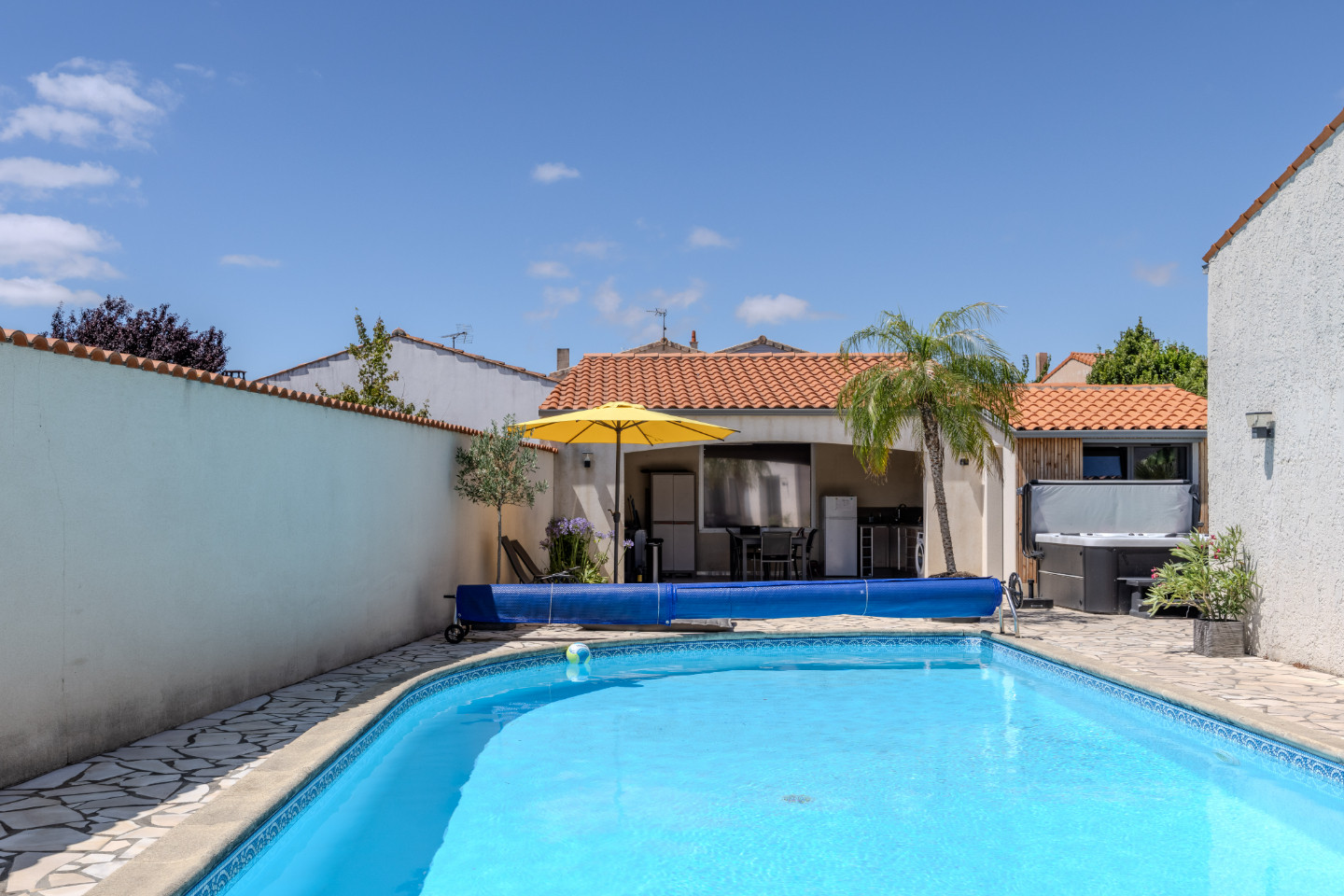 Piscine et détente en famille