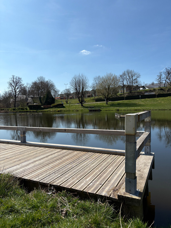 Aire de pique-nique plan d'eau de Sangayrac