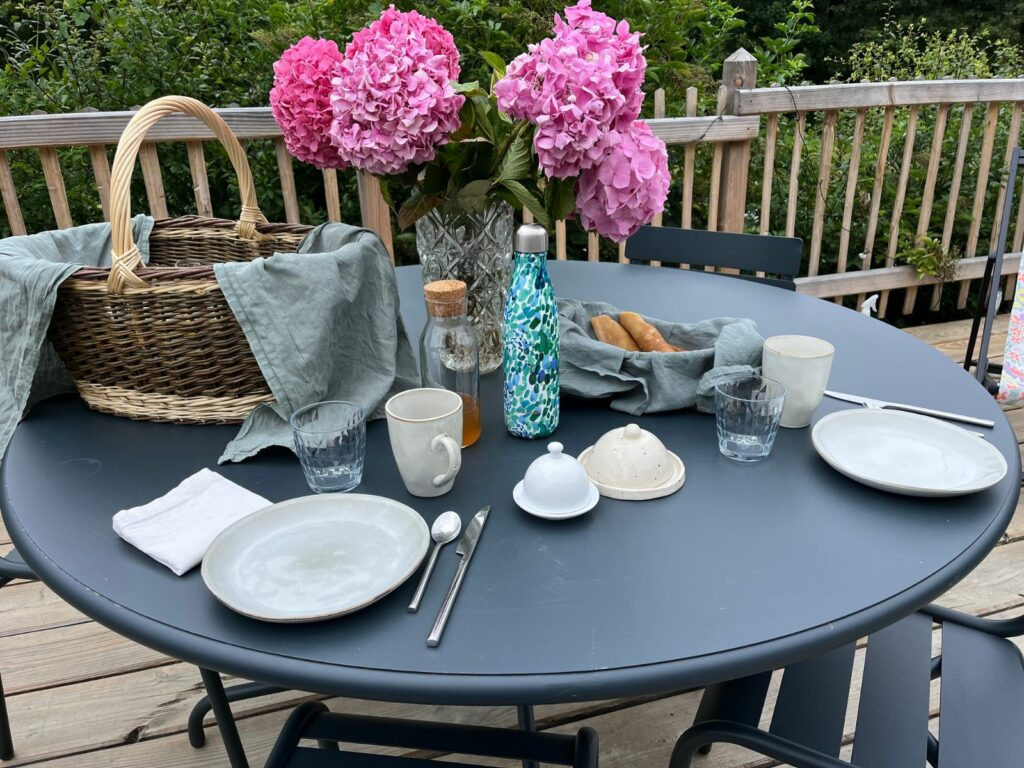 Petit déjeuner local et fait maison