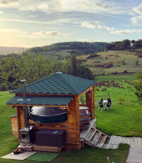 Bain nordique avec vue sur la vallée