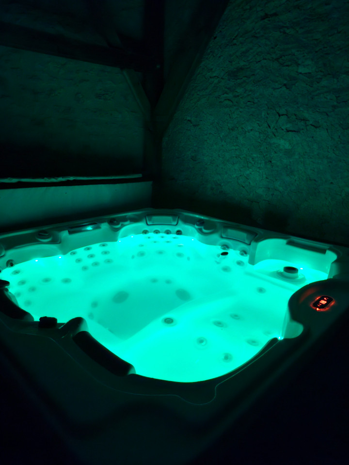 Se détendre dans le jaccuzi avec vue sur la plaine