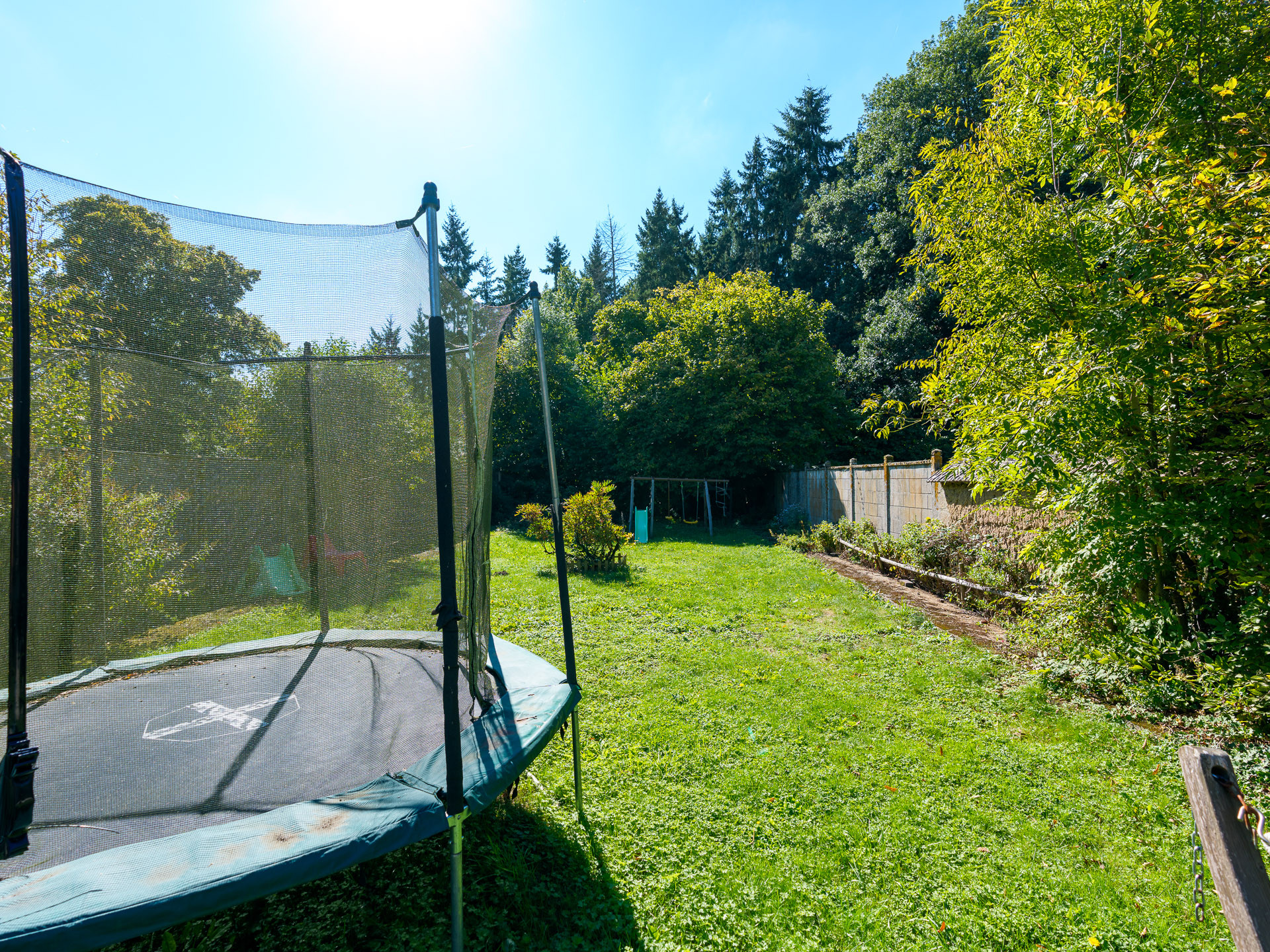 Toboggan, balançoire, trampoline