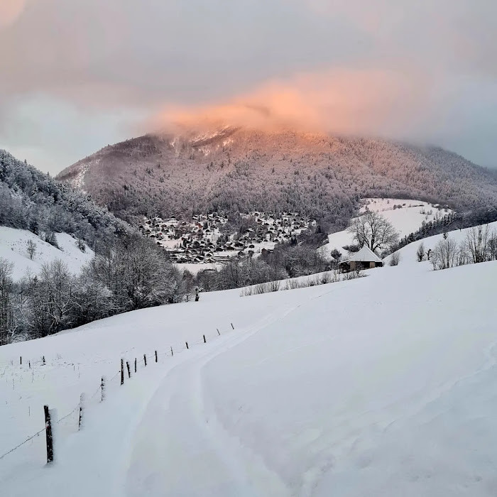 séjour au coeur du massif des bauges classé unesco , nature préservée sentier de rando .