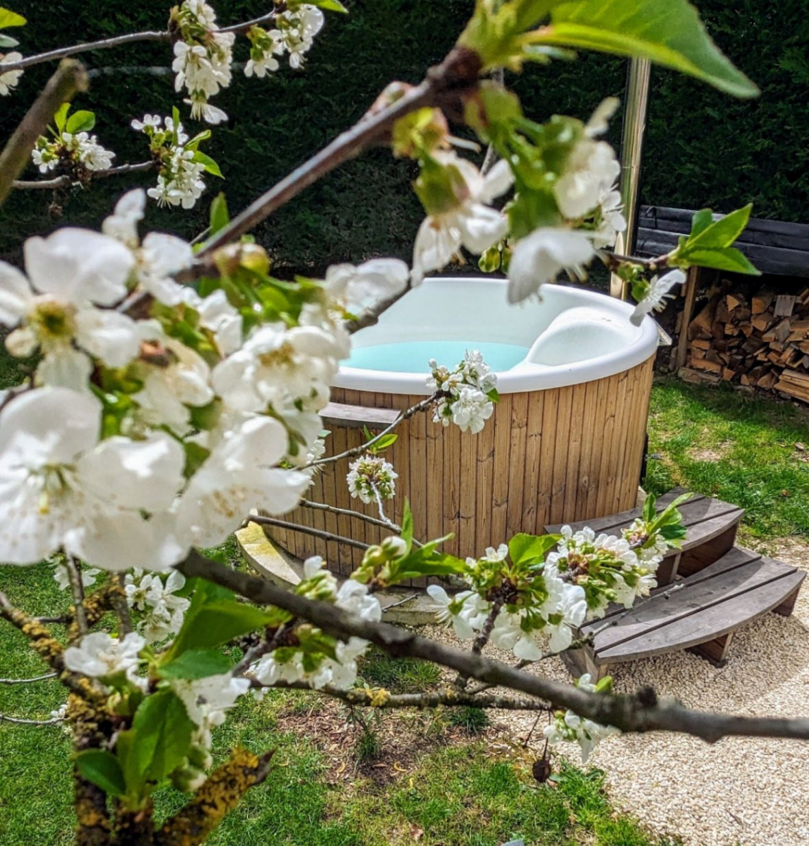 Bain nordique traditionnel chauffé au bois
