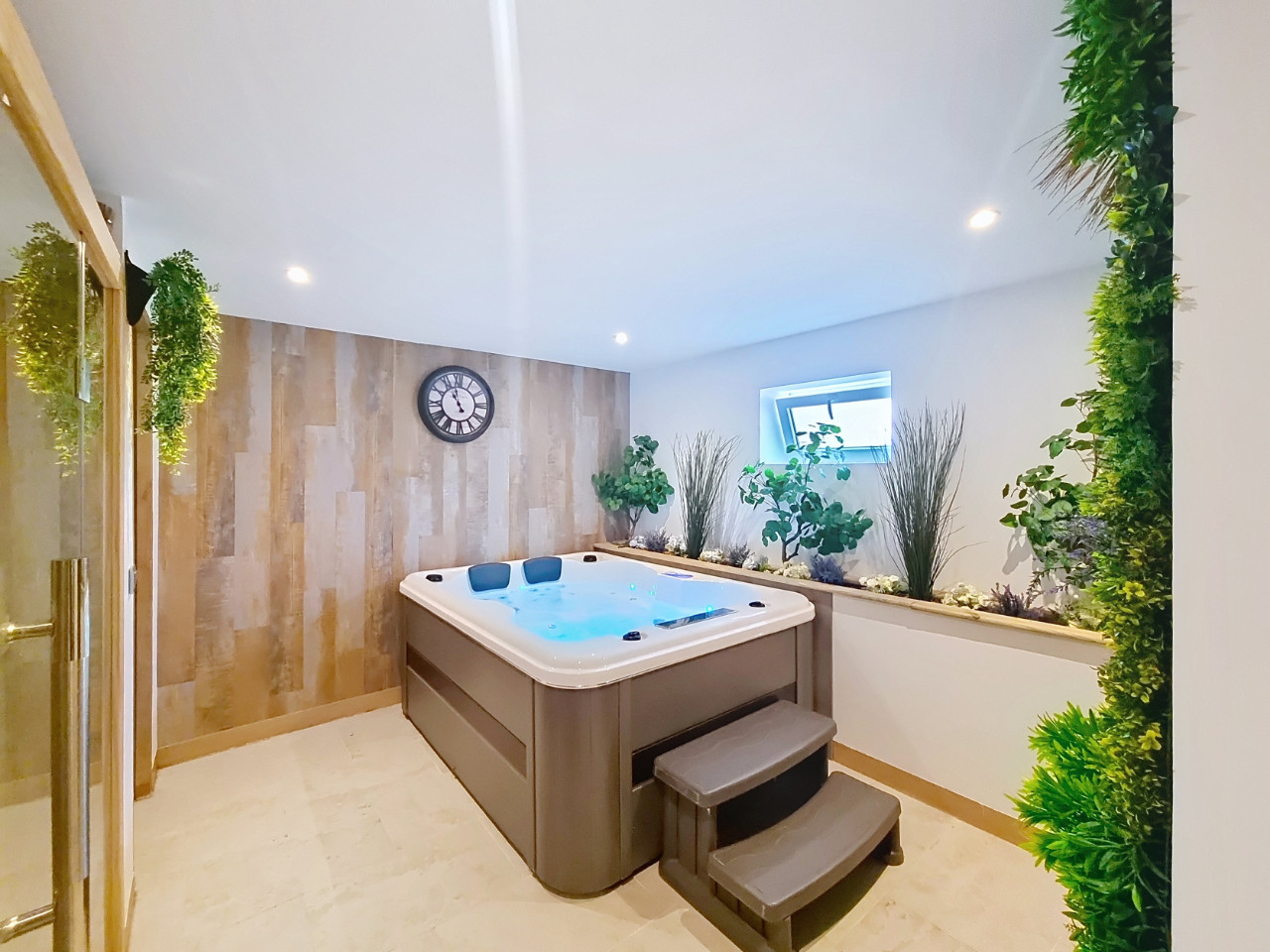 ESPACE BIEN ETRE COMPRENANT SAUNA HAMMAM JACUZZI