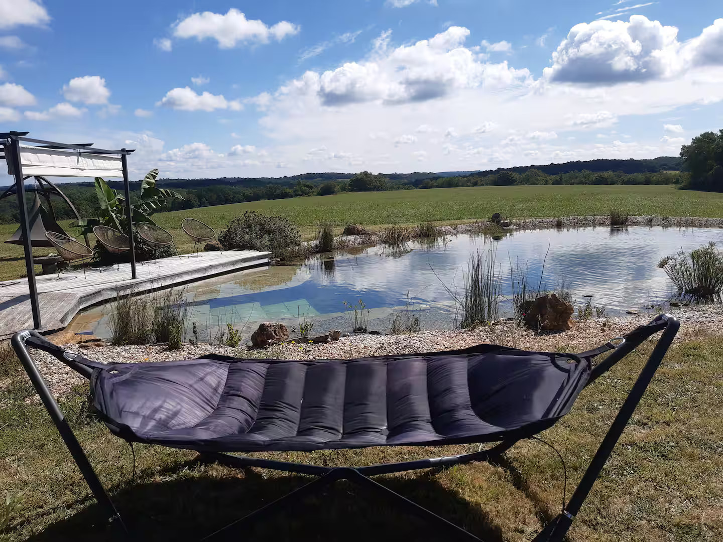 Piscine naturelle au cœur de 6 ha de prairie !