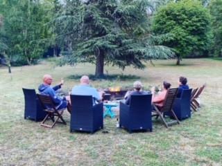 Salon de jardin avec brasero
