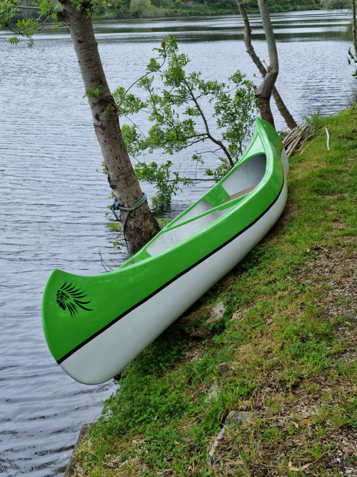 Profitez des terrasses avec vue et accès direct au le lac.