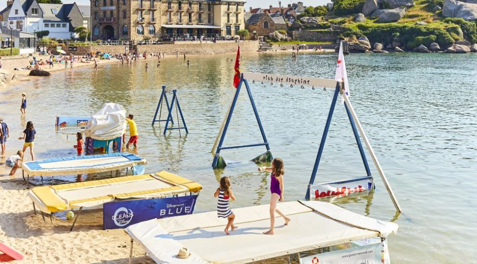 En Juillet et Août, le club des Dauphins