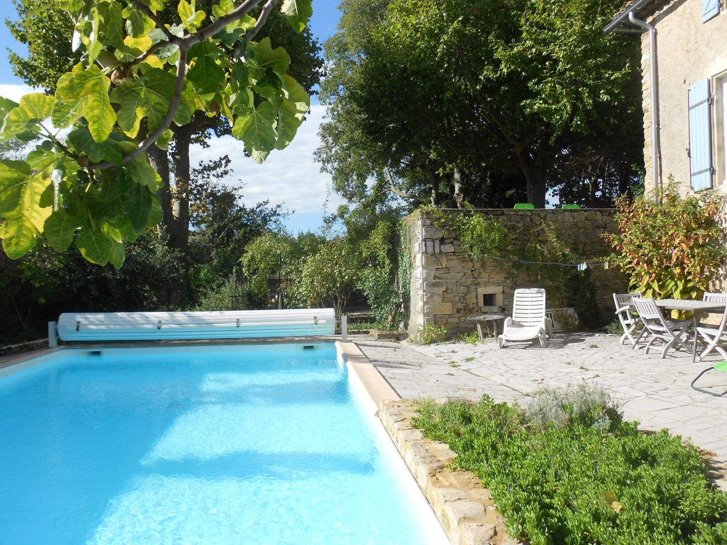Piscine partagée pour tous, espace détente