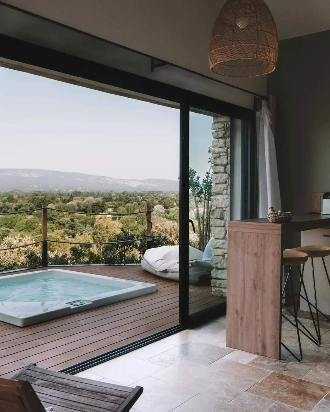 jacuzzi privatif sur la terrasse