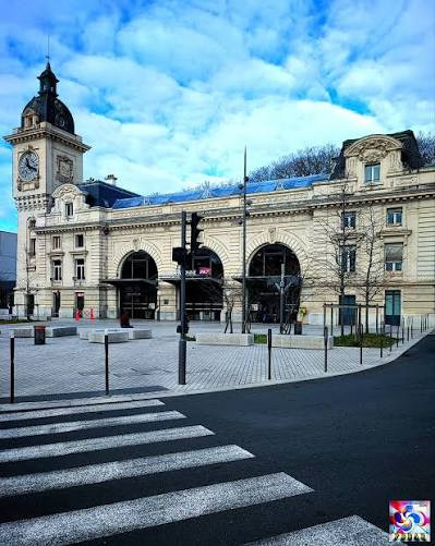 A 5 minutes de la gare TGV/  et accueil cyclistes