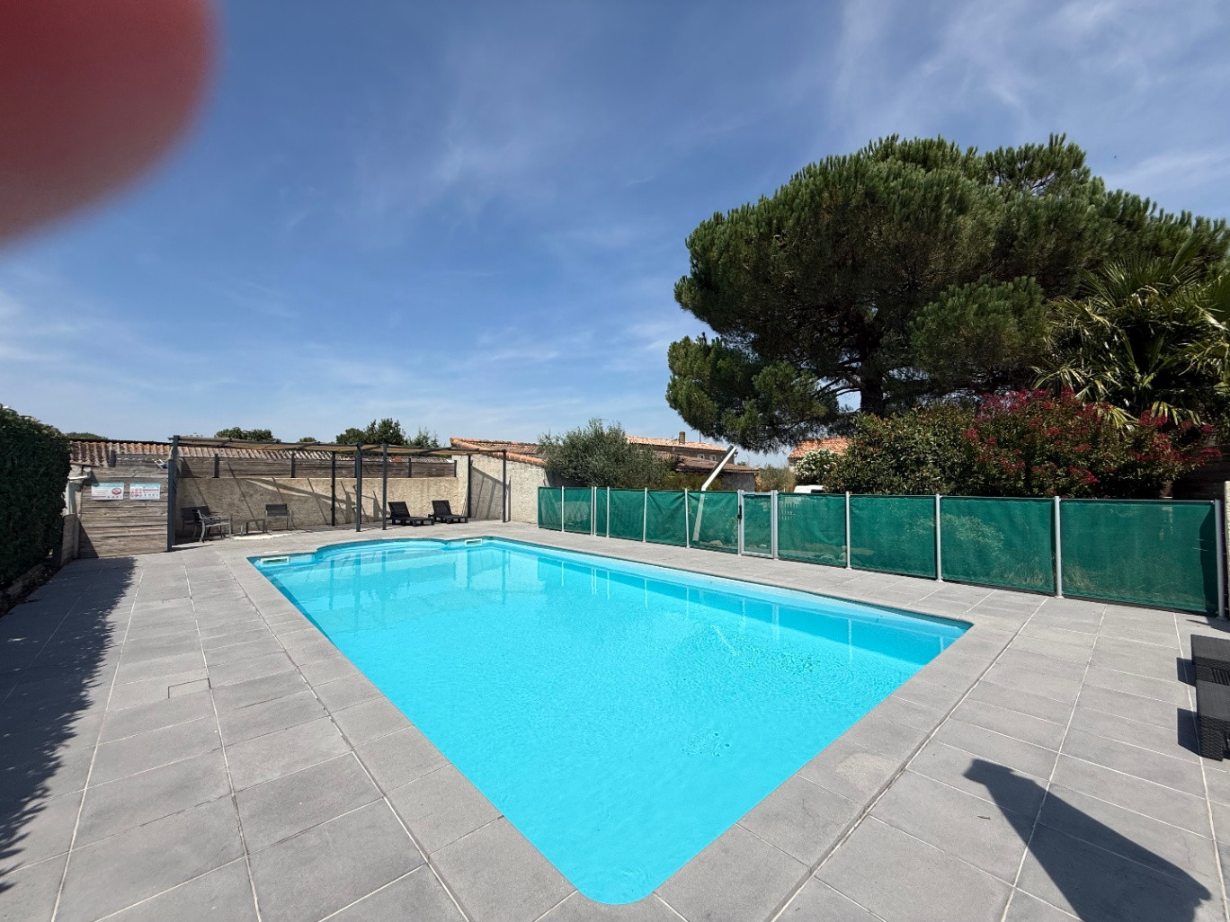 Grande piscine commune