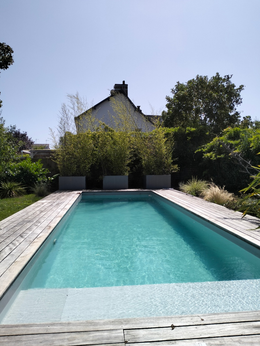 Longue piscine de 10x4m