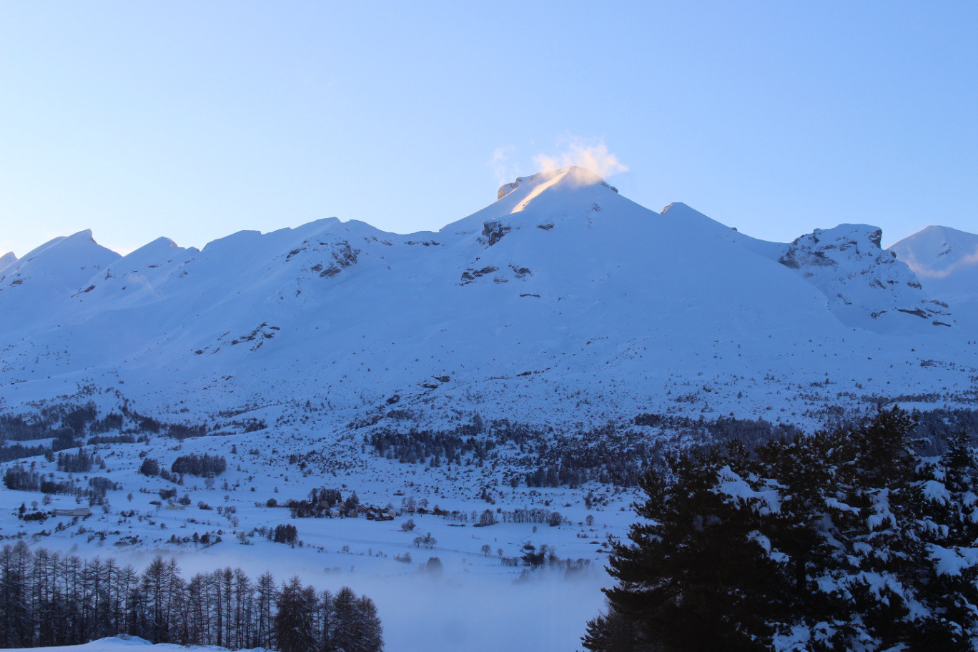 Face aux montagnes