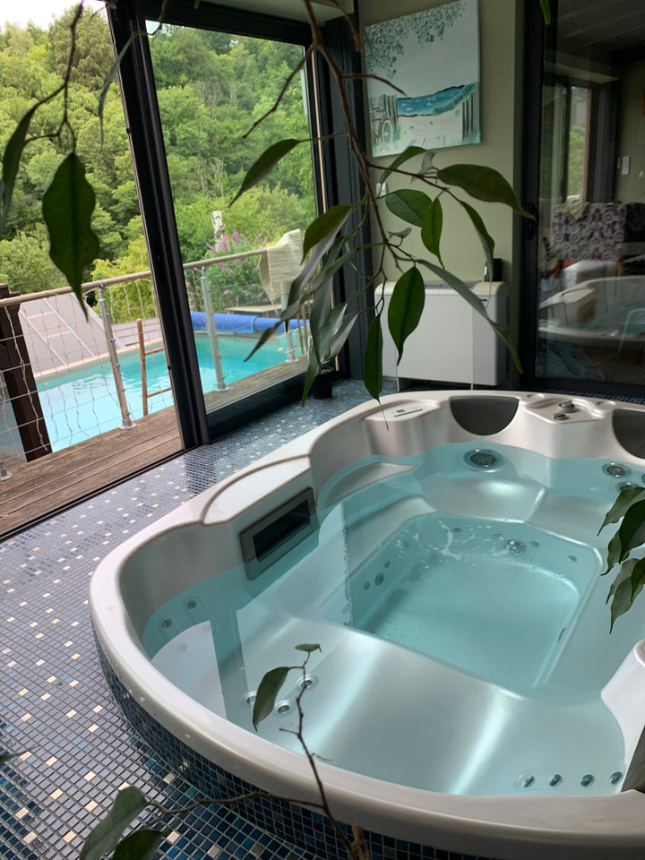 Jacuzzi avec vue sur la montagne