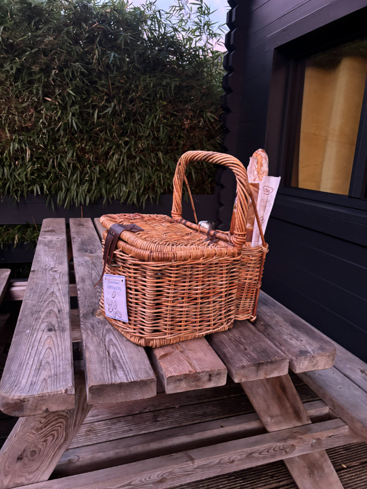 Petit déjeuner en panier livré dans votre hébergement