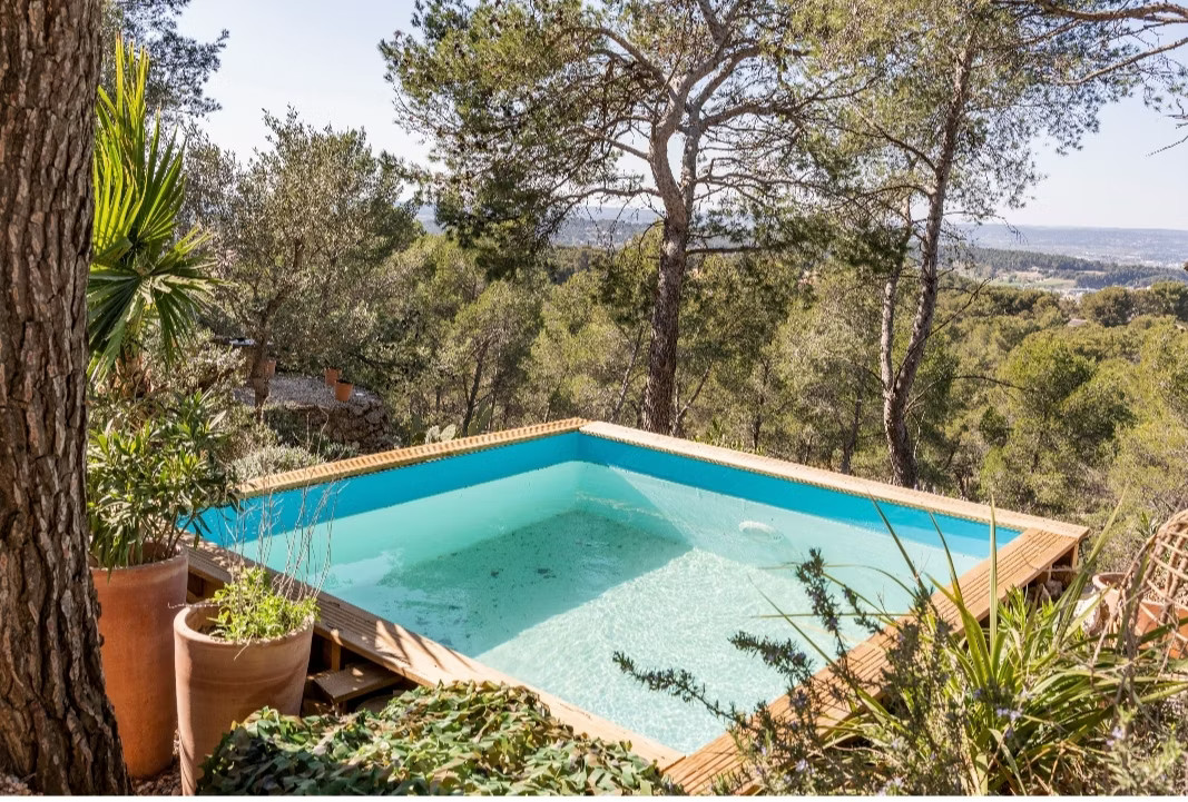 Piscine avec vue incroyable sur cette belle Provence de Pagnol !