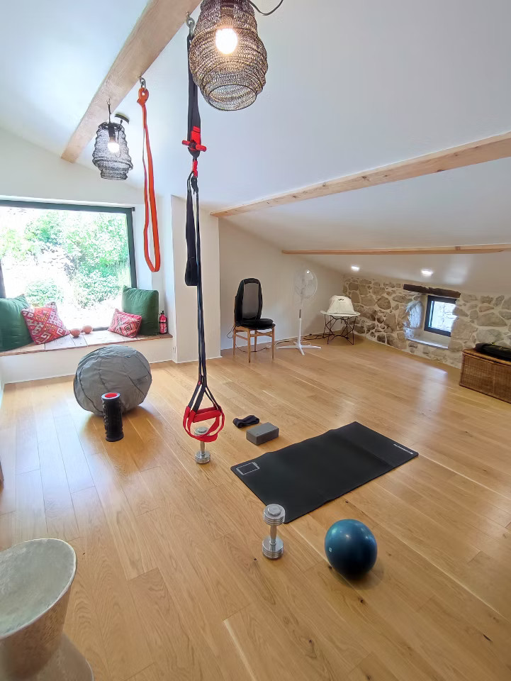 Salle de musculation et salle de yoga / pilate