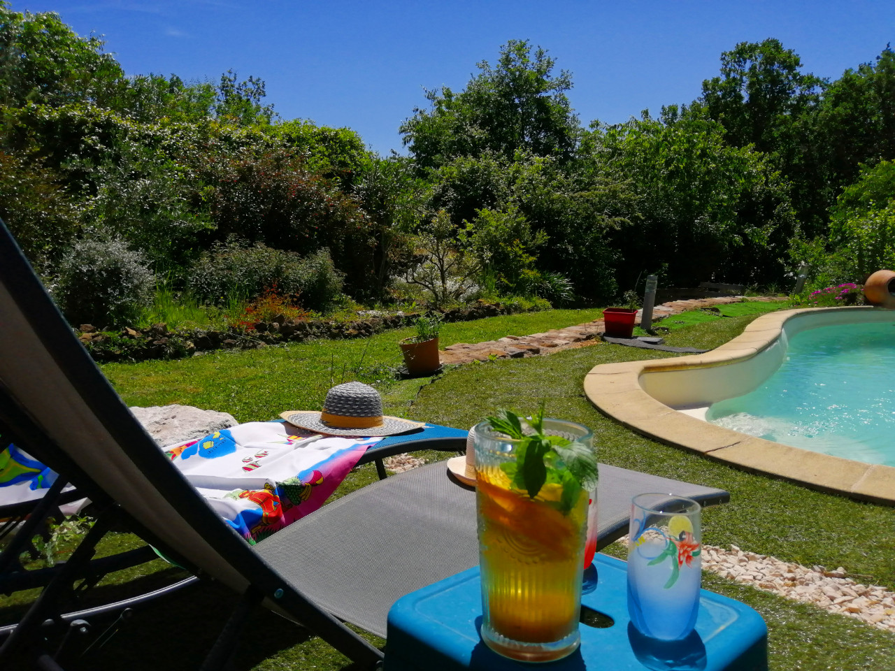 Piscine entourée de nature sans vis-à-vis