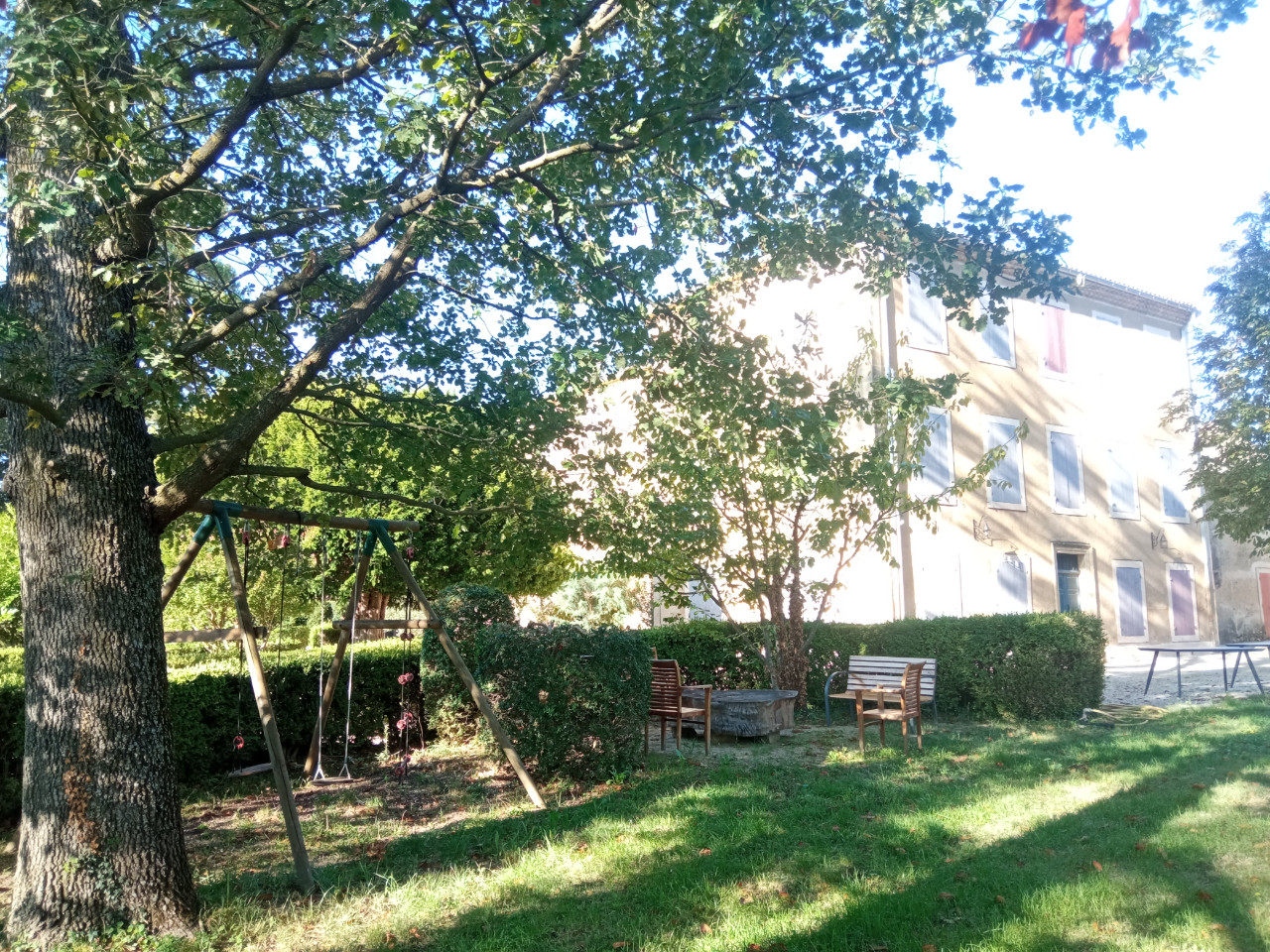 Portique, jeux d'extérieurs et piscine