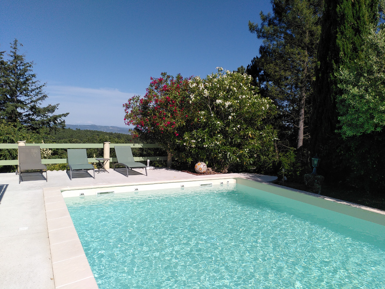 Piscine avec vue