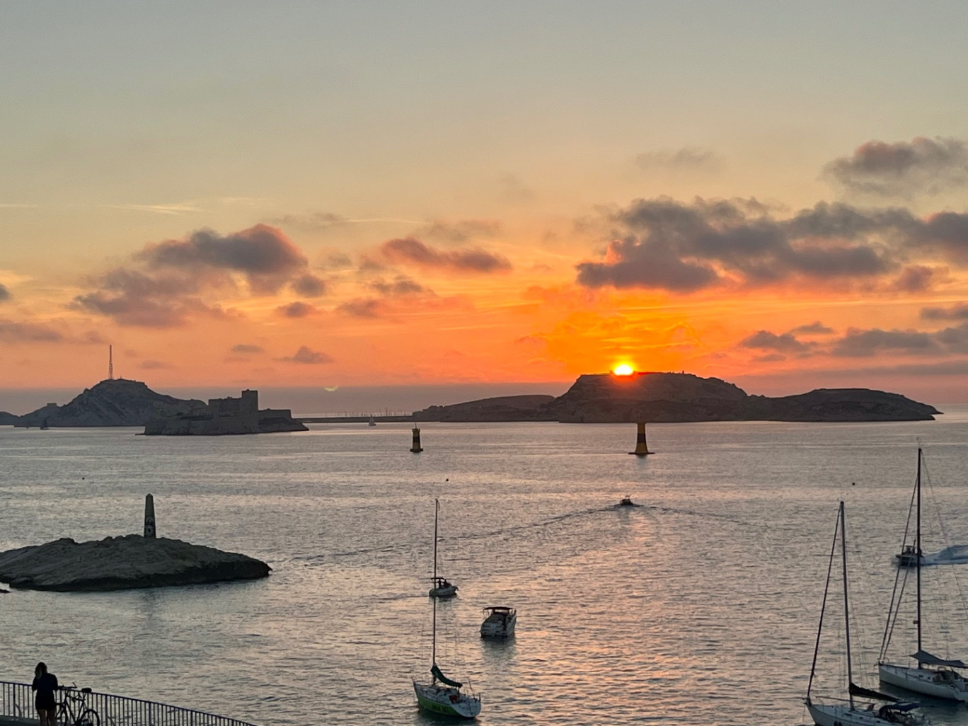 pleine vue mer avec magnifiques couchers de soleil