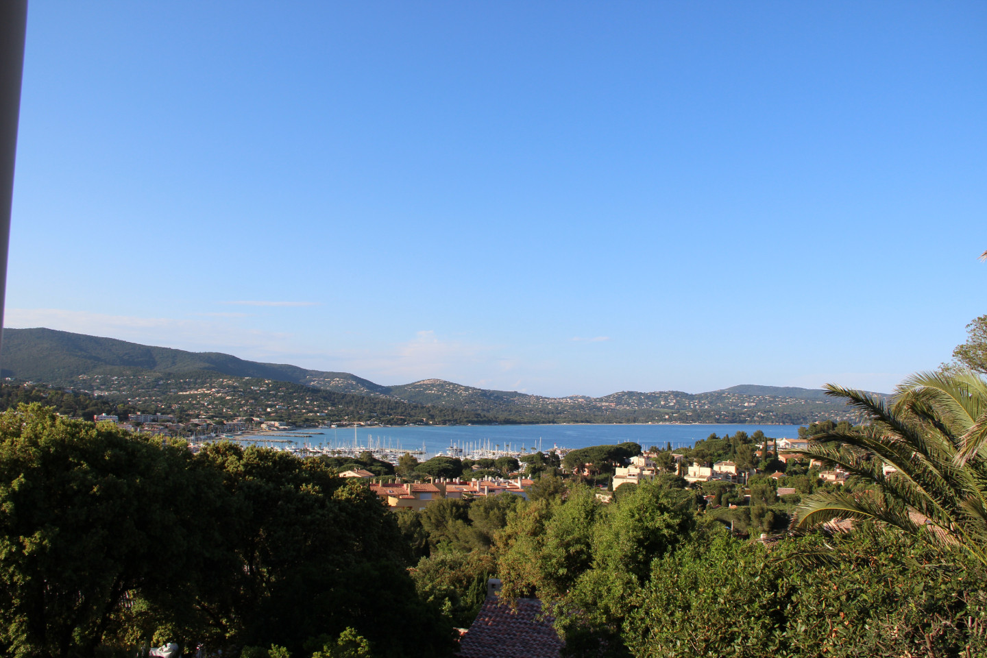 Vue mer depuis 3/4 de maison et terrasses