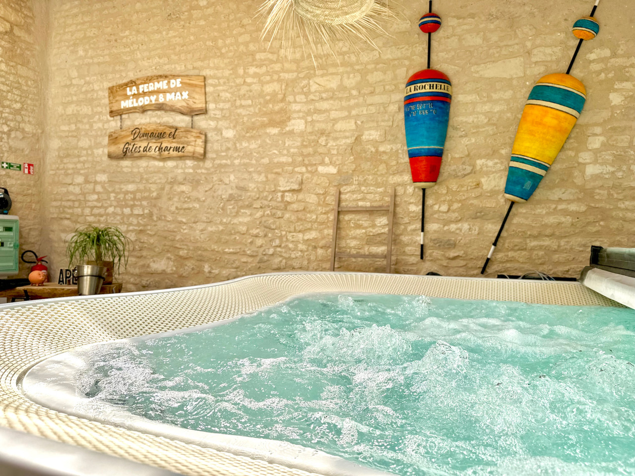Jacuzzi à débordement au cœur de nos vergers