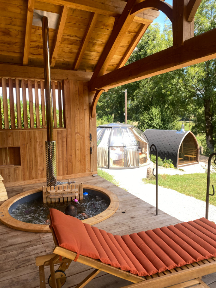 Bain nordique et sauna chauffés au bois