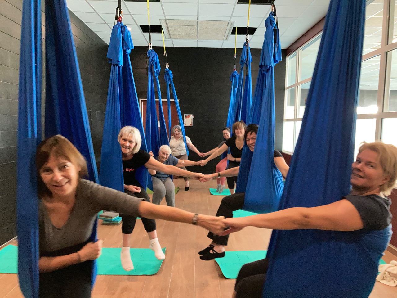 Je peux vous proposer une séance de yoga aerien