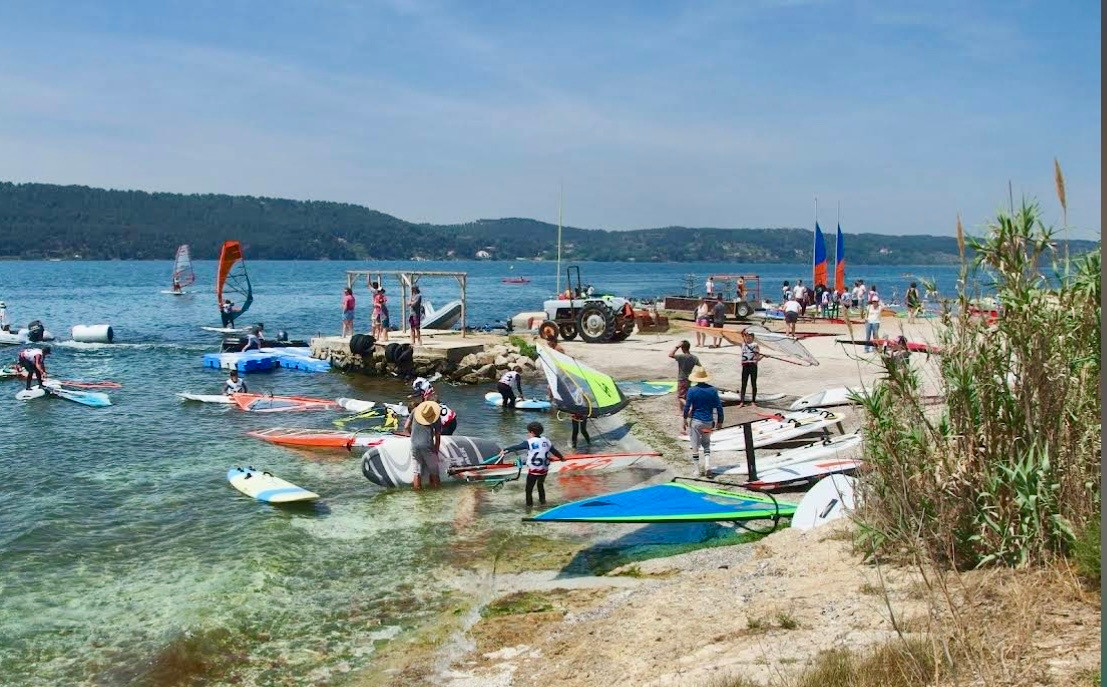 Deux bases nautiques à 10 mn à pieds