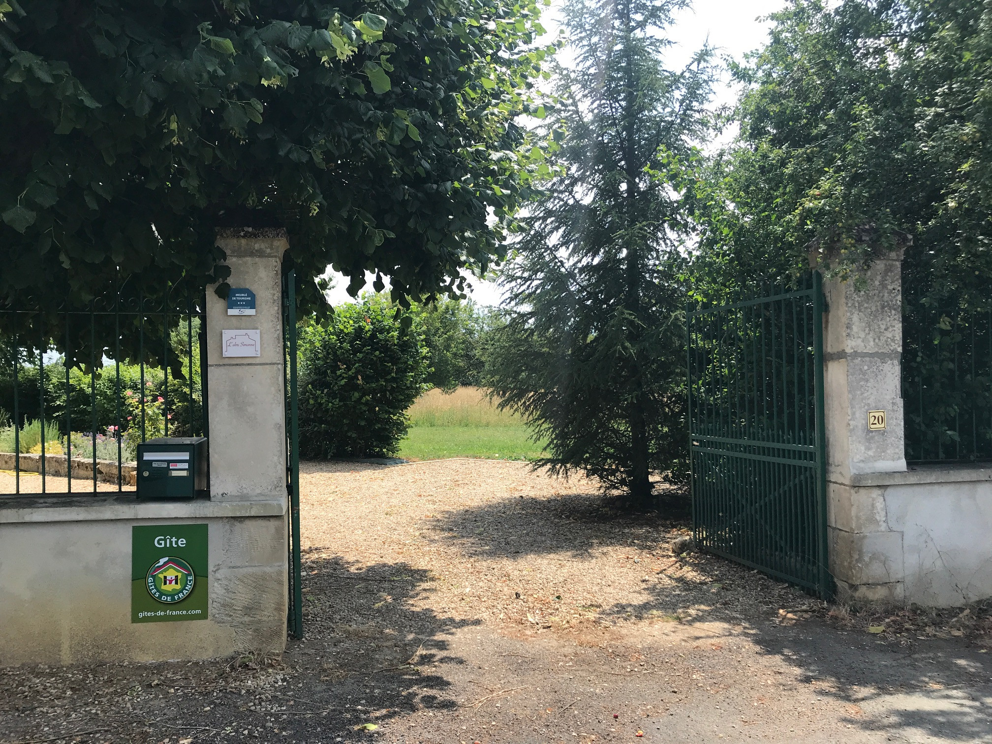 Des chemins de randonnées à la porte du Gîte