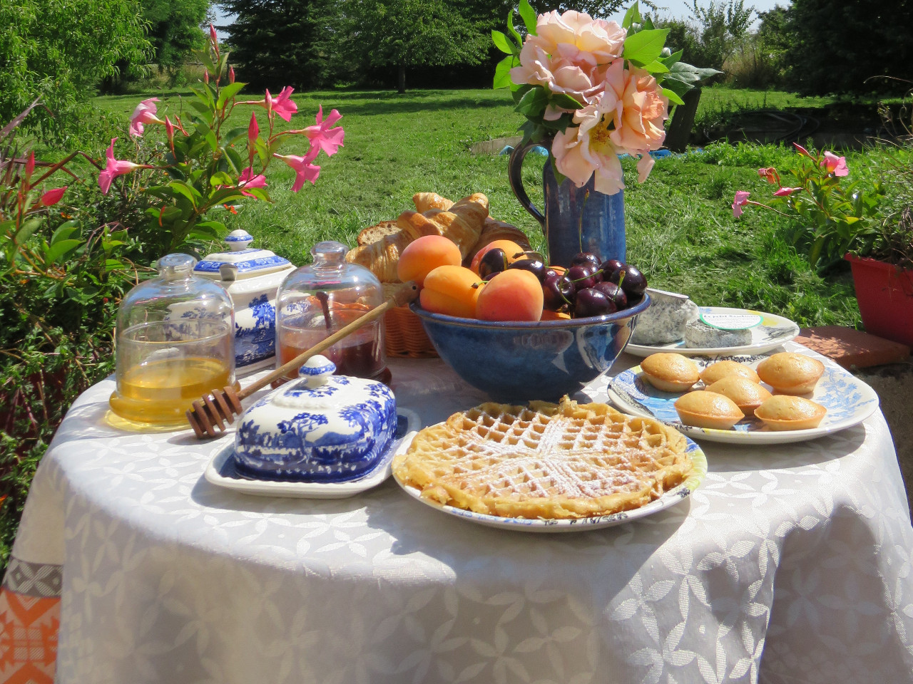 Petit-déjeuner fait maison avec produits locaux