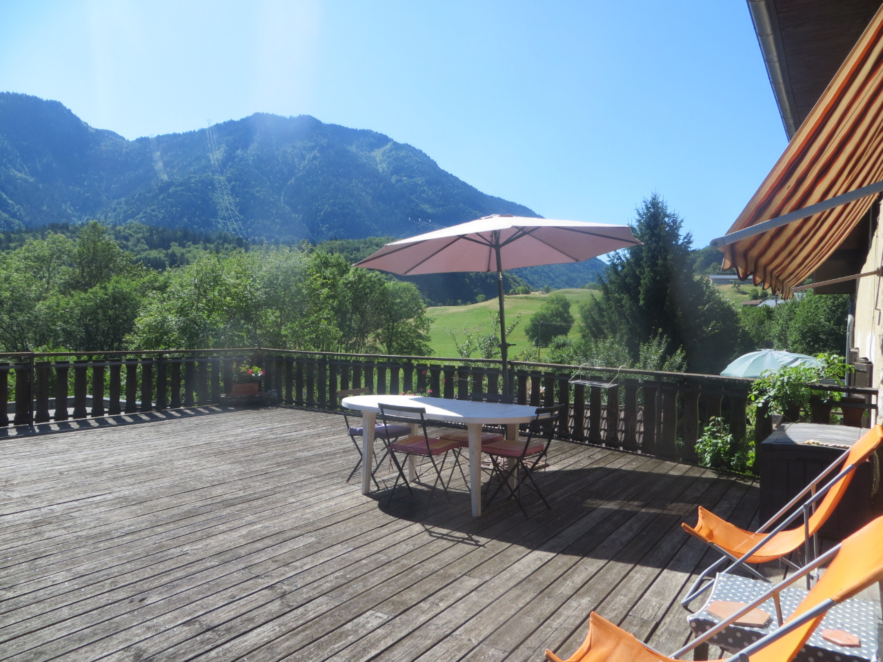 terrasse de 85m² exposée EST/SUD face aux montagne