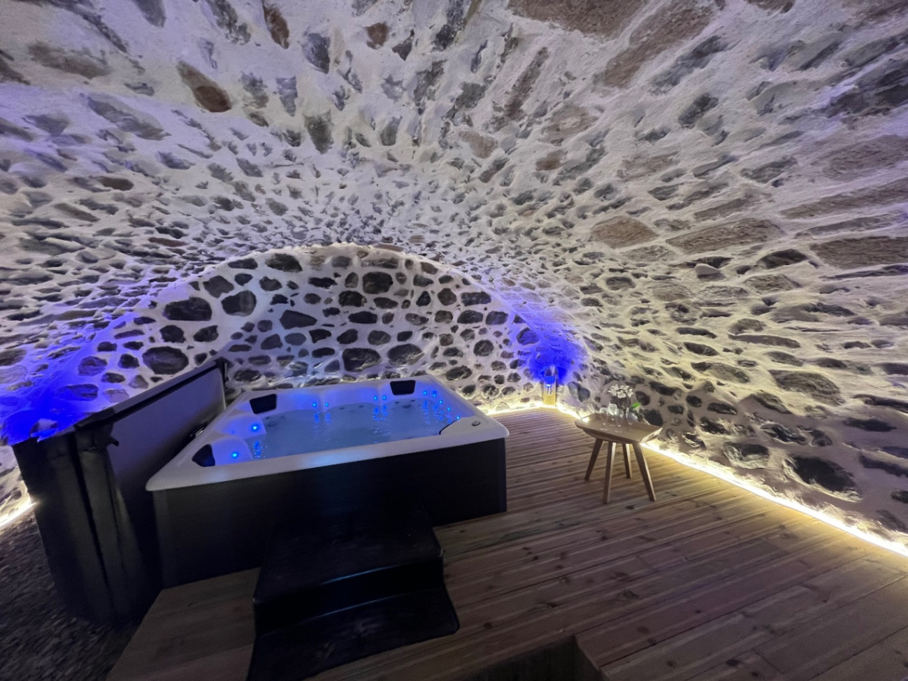 Spa dans une magnifique cave voutée