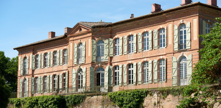 Château et labyrinthe à voir !