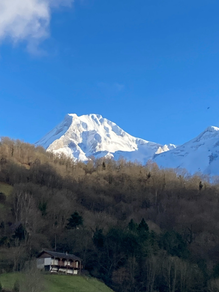 Vue exceptionnelle sur les montagnes