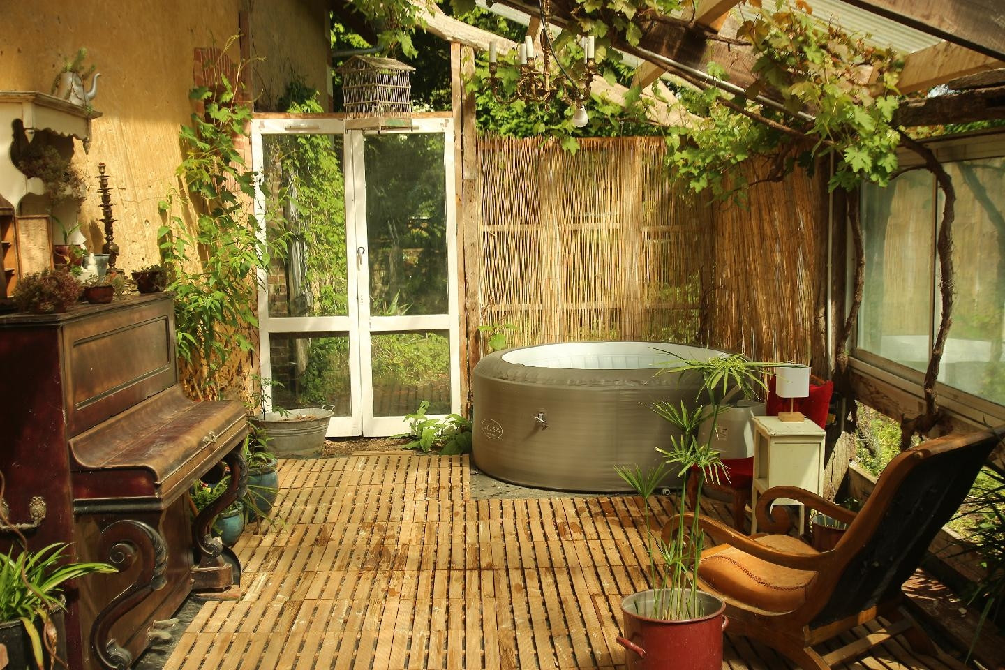 Jacuzzi partagé au jardin d’hiver